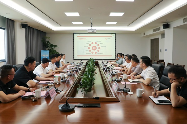 6月7日，，，，，，甘肃温州商会、中利集团来访集团开展商务洽谈 (1).jpg